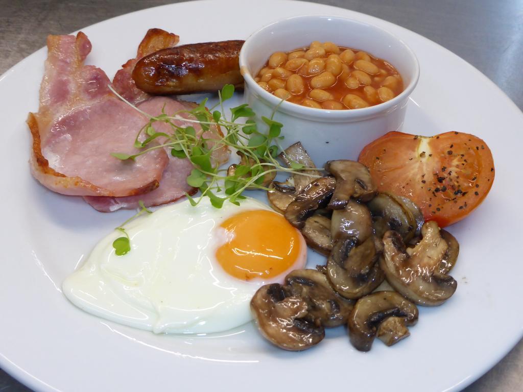 The Swan Inn Sturminster Newton Ngoại thất bức ảnh