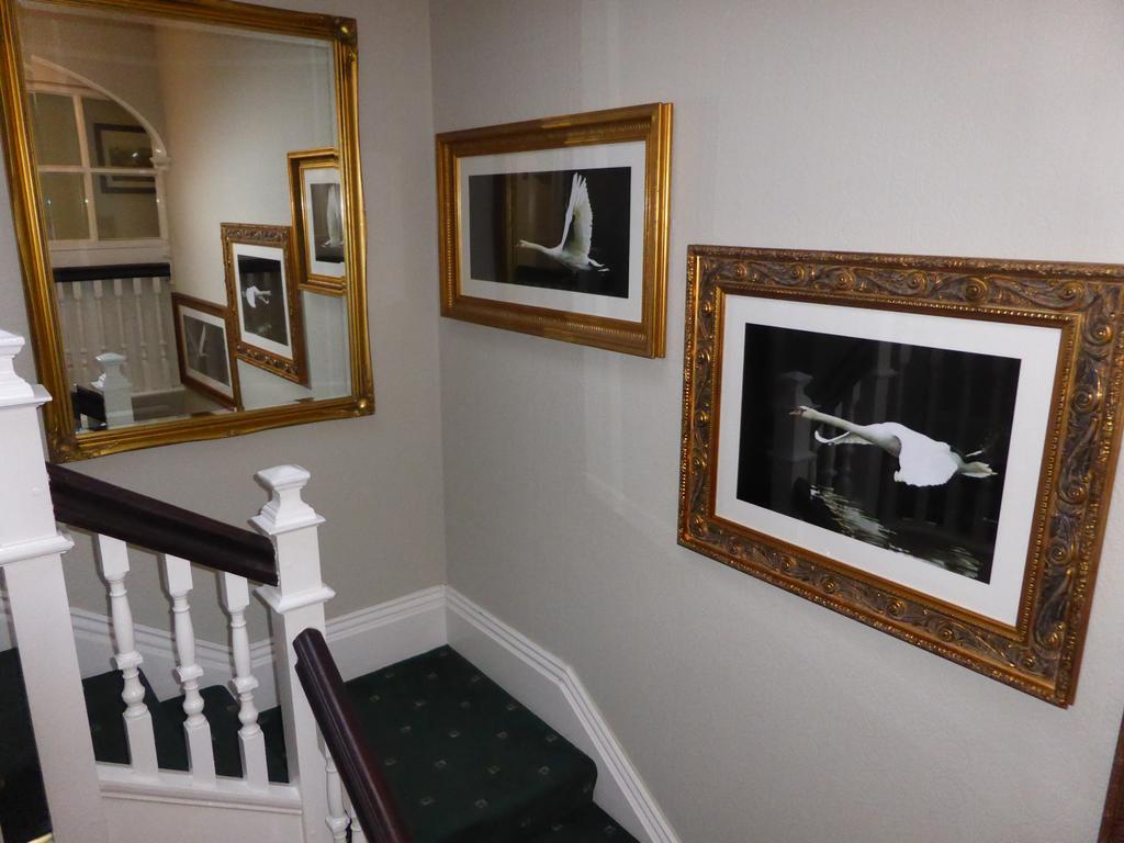 The Swan Inn Sturminster Newton Ngoại thất bức ảnh
