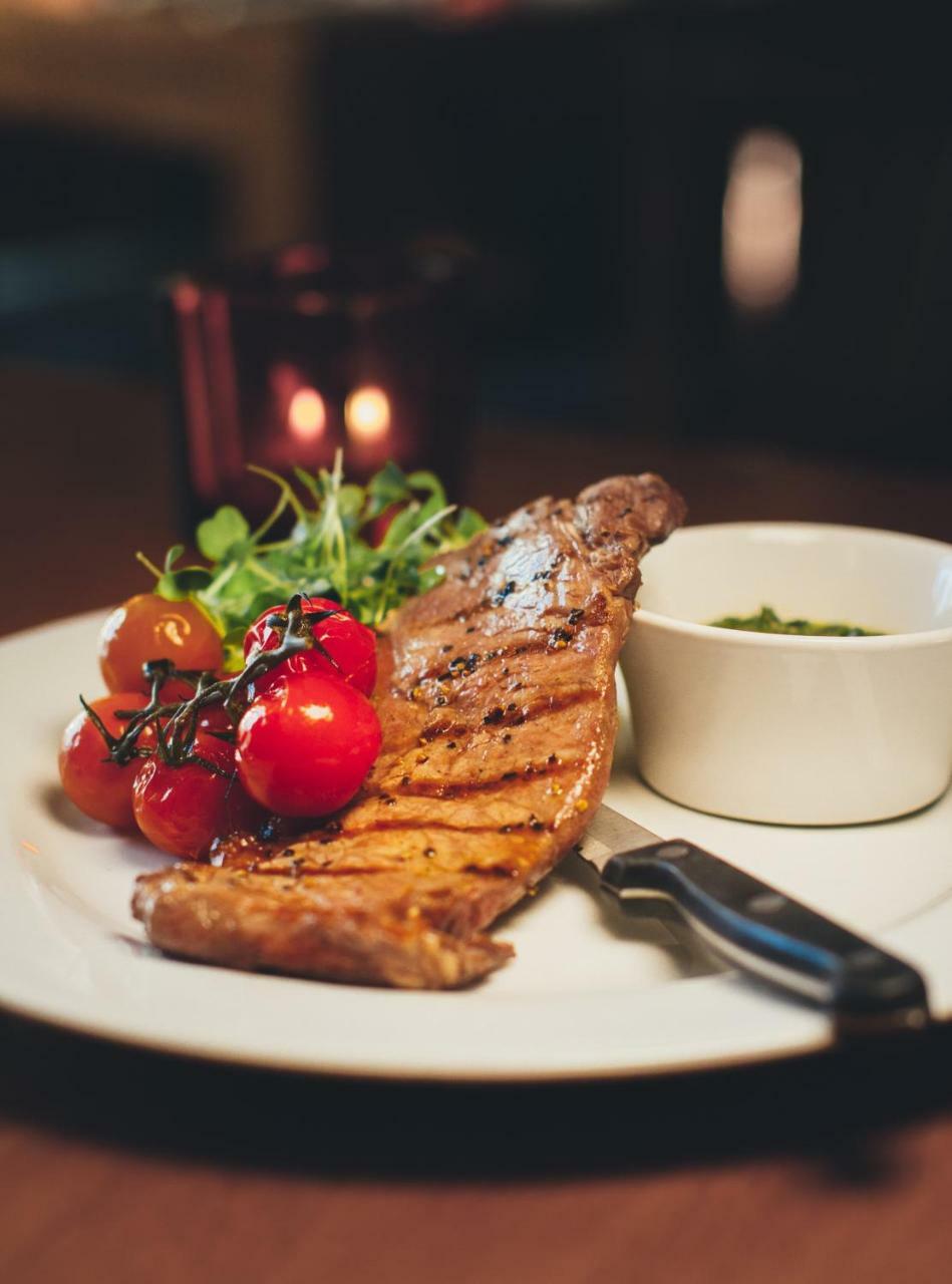 The Swan Inn Sturminster Newton Ngoại thất bức ảnh